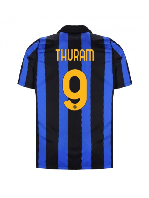 Moški Nogometna dresi replika Inter Milan Marcus Thuram #9 Domači 2026-27 Kratek rokav Moški Nogometna dresi replika Inter Milan Marcus Thuram #9 Domači 2026-27 Kratek rokav